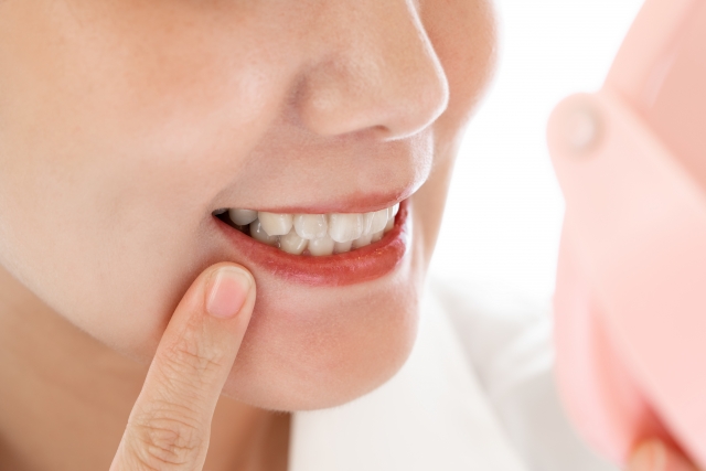 痛くない虫歯を放置するとどうなる？虫歯の治療方法も解説